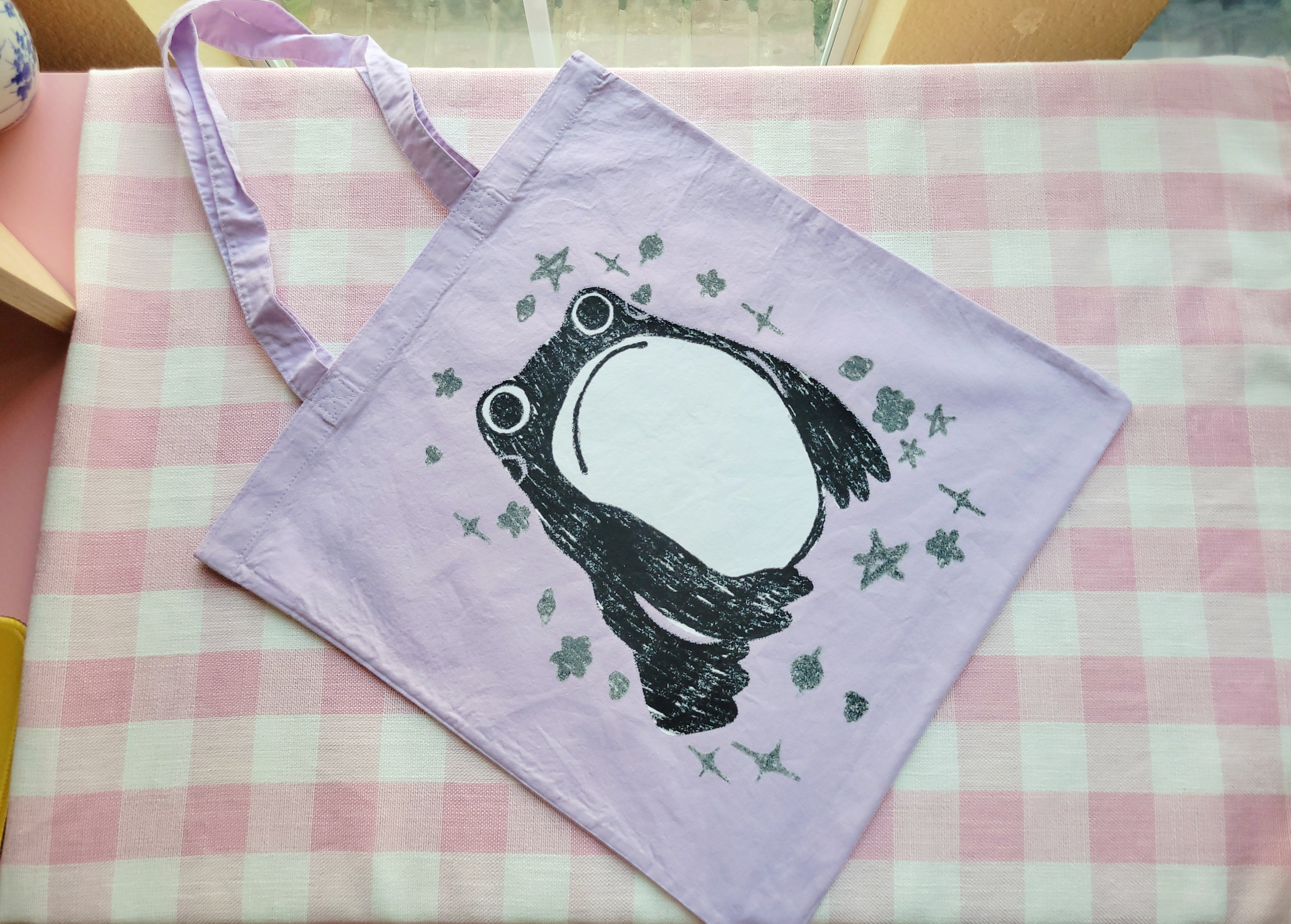unimpressed frog light purple lightweight tote bag heat pressed