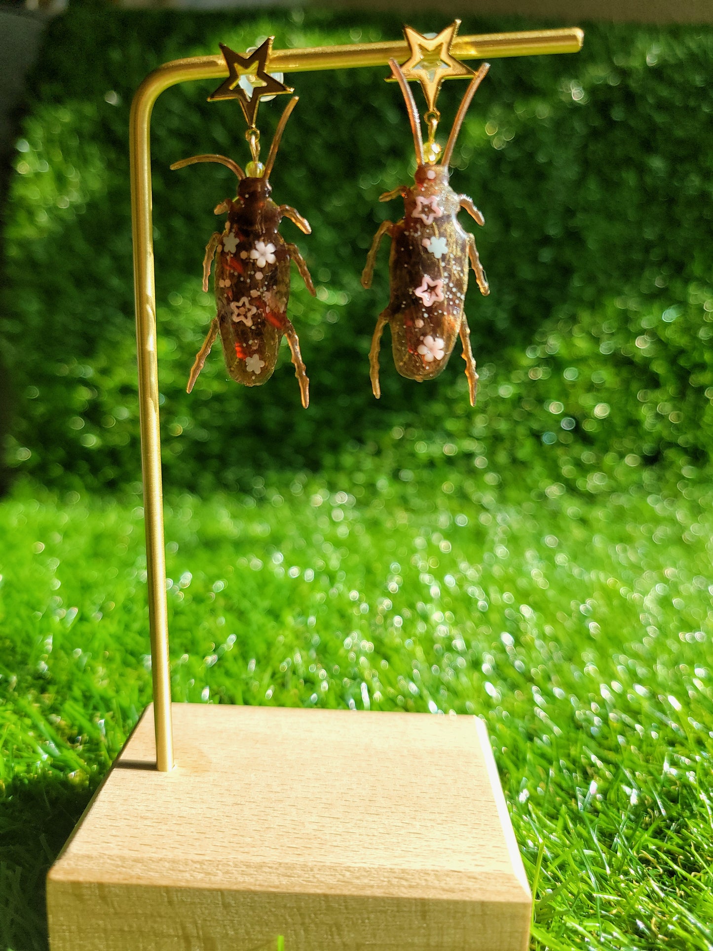 ✨ 🪳 exposure therapy 🪳✨ (glitter star cockroach earrings)